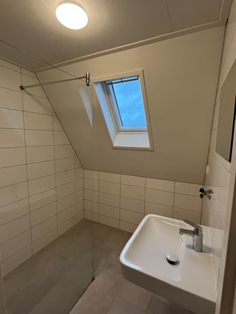 Badkamer tweede verdieping voorzijde.JPG